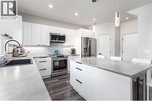 2253 Shuswap Avenue - Photo 15