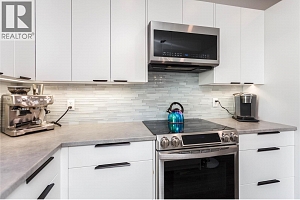 2253 Shuswap Avenue - Photo 16