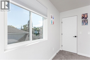 2253 Shuswap Avenue - Photo 25