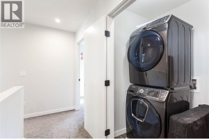 2253 Shuswap Avenue - Photo 27