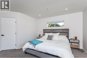 2253 Shuswap Avenue - Photo 29