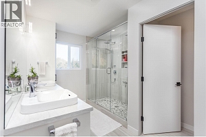 2253 Shuswap Avenue - Photo 31