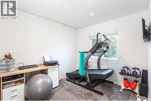 2253 Shuswap Avenue - Photo 36