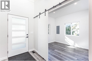 2253 Shuswap Avenue - Photo 4