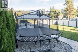 2253 Shuswap Avenue - Photo 42