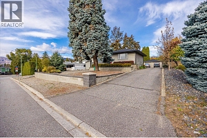 1508 Pinehurst Crescent - Photo 4