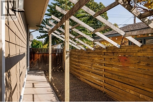 2209 Woodlawn Street - Photo 33