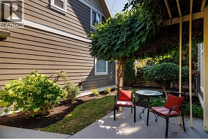 2209 Woodlawn Street - Photo 4