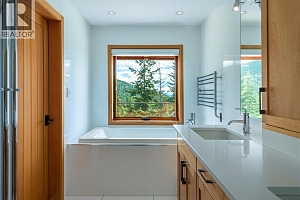 8100, 8104 Silver Star Road - Photo 48