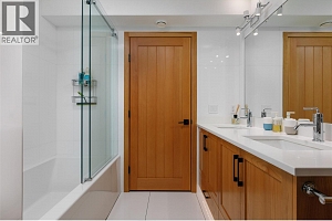 8100, 8104 Silver Star Road - Photo 64