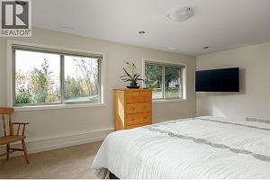 8100, 8104 Silver Star Road - Photo 83