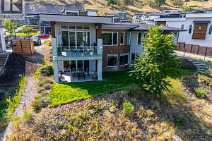 1341 Sladen Crescent - Photo 2