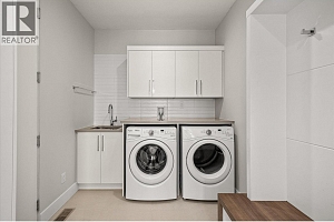 1341 Sladen Crescent - Photo 27