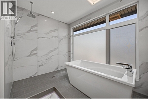 1341 Sladen Crescent - Photo 32