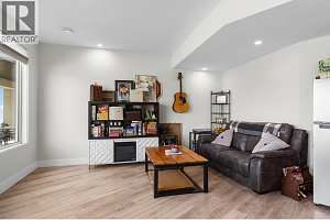 1341 Sladen Crescent - Photo 49