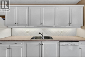 305 Whitman Road Unit# 102 - Photo 10