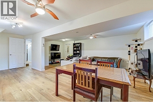 184 Snowsell Street N - Photo 32