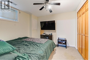 184 Snowsell Street N - Photo 34