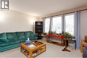 255 Holbrook Road W - Photo 3