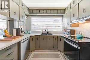 1879 Jennens Road - Photo 33