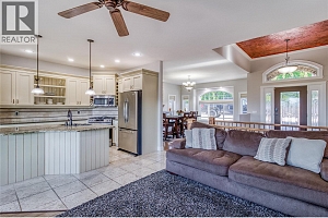 1084 Hume Avenue - Photo 2