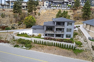 1534 Gregory Road - Photo 2