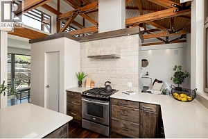 5560 Lakeshore Road - Photo 10