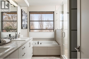 5560 Lakeshore Road - Photo 20