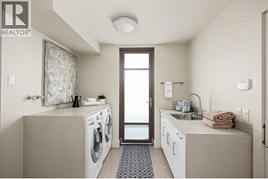 5560 Lakeshore Road - Photo 24