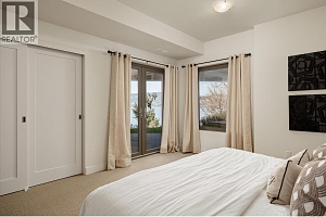 5560 Lakeshore Road - Photo 40