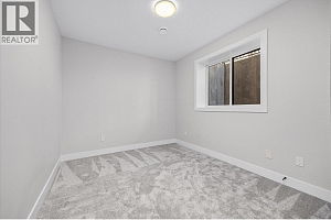 1675 HARBOUR VIEW Crescent - Photo 10