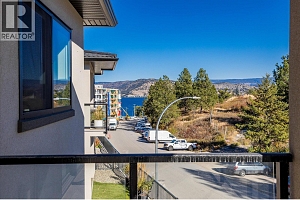 1675 HARBOUR VIEW Crescent - Photo 19