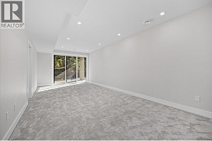 1675 HARBOUR VIEW Crescent - Photo 31