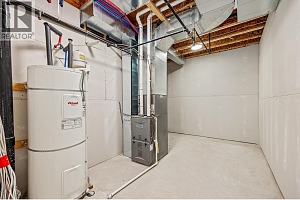 1675 HARBOUR VIEW Crescent - Photo 38