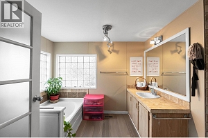 2005 Boucherie Road Unit# 98 - Photo 15