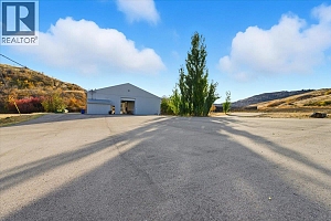 6924 / 6926 Old Kamloops Road - Photo 2