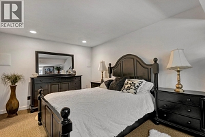 393 McCarren Avenue - Photo 39