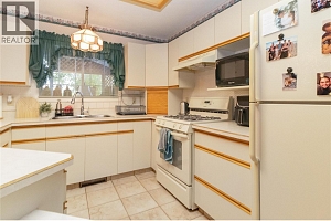 1040 Cactus Road - Photo 10