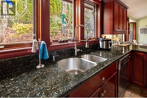 8809 Okanagan Landing Road - Photo 25