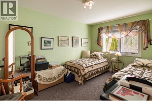 8809 Okanagan Landing Road - Photo 38