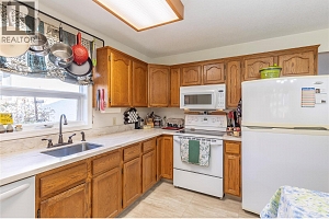 5632 Allenby Crescent - Photo 12