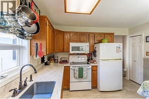 5632 Allenby Crescent - Photo 9