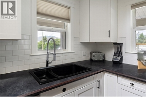 2100 32 Avenue - Photo 7