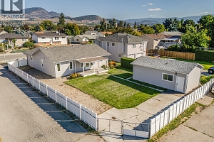 796 Hollywood Road N - Photo 2