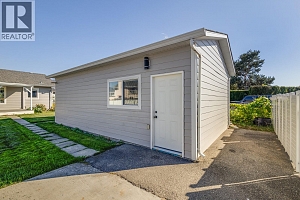 796 Hollywood Road N - Photo 35