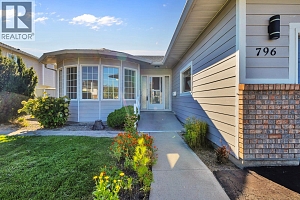 796 Hollywood Road N - Photo 6