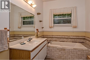 9739 Delcliffe Road - Photo 13