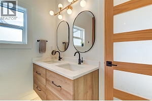 985 Manhattan Drive - Photo 42