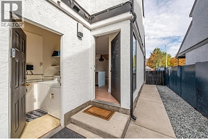 985 Manhattan Drive - Photo 64