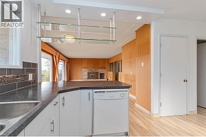 4829 Lakeshore Road - Photo 32